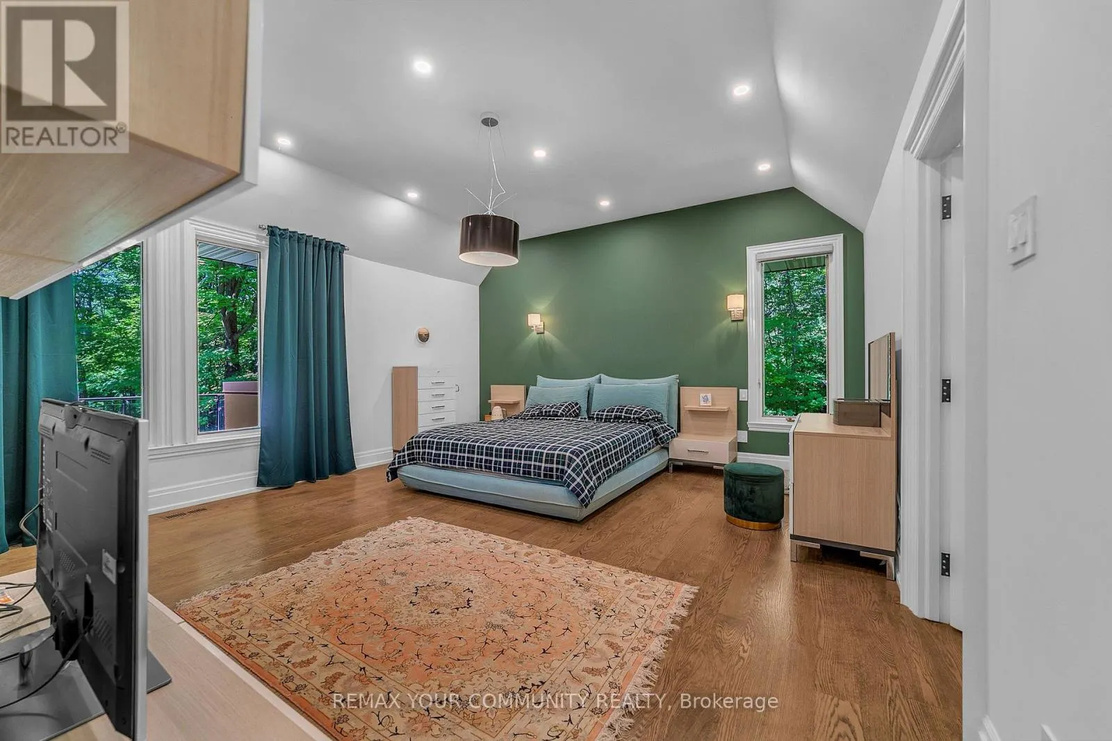 76 TRAILWOOD CRESCENT