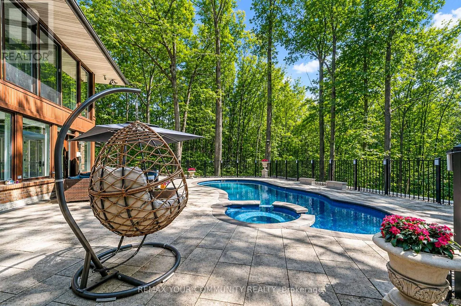 76 TRAILWOOD CRESCENT