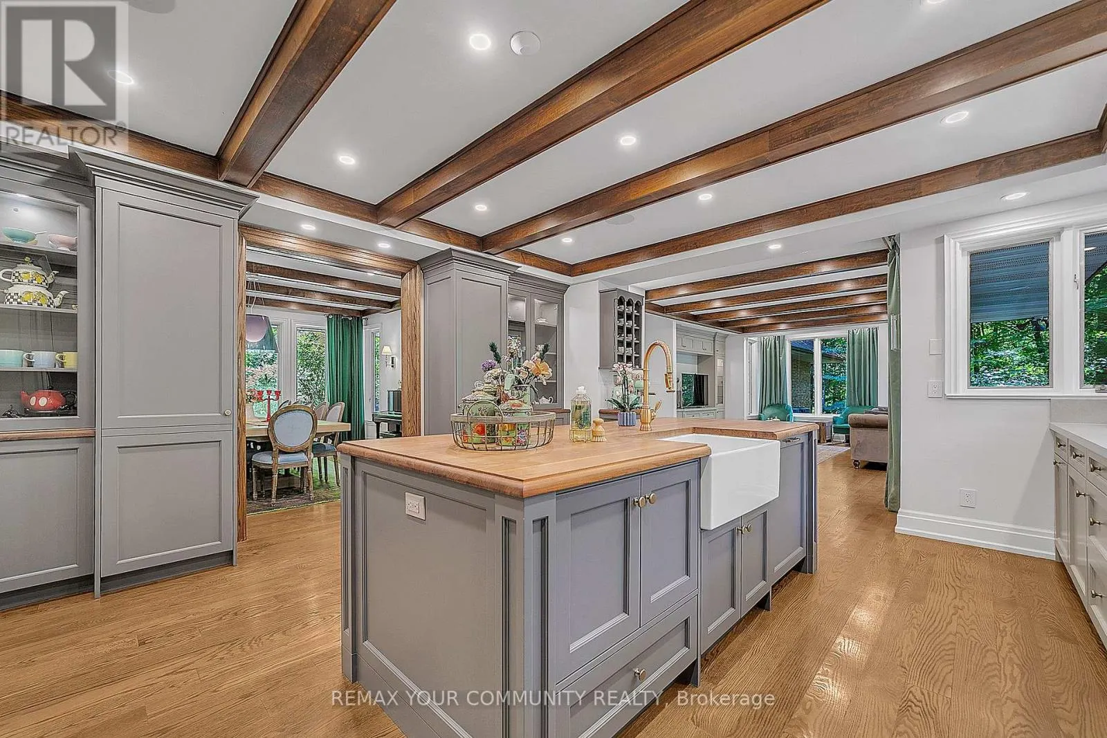 76 TRAILWOOD CRESCENT