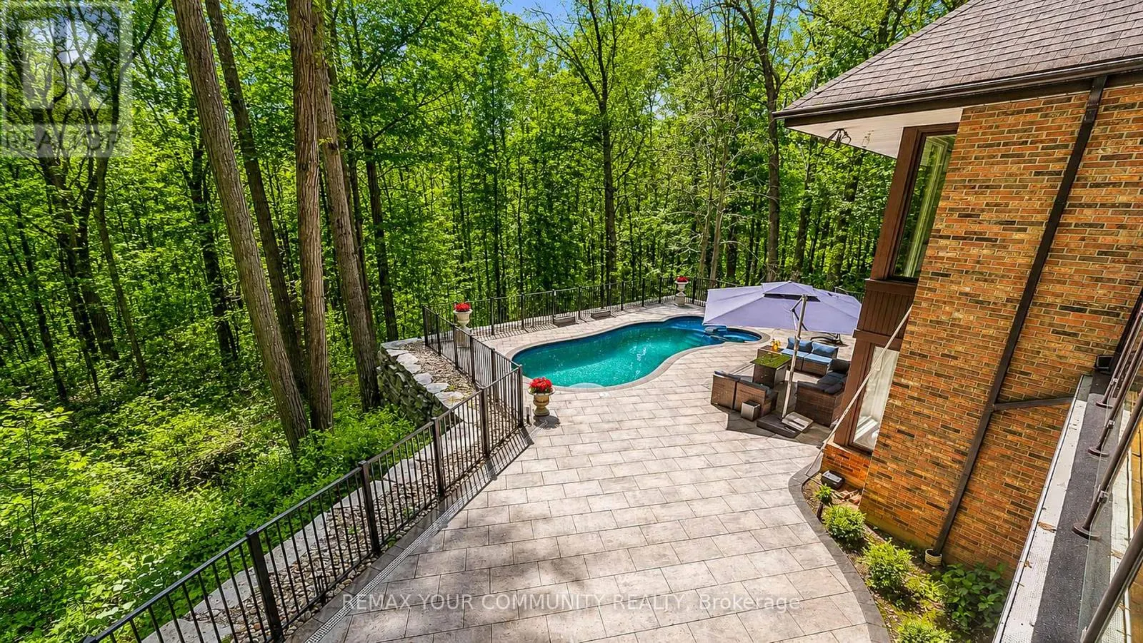 76 TRAILWOOD CRESCENT