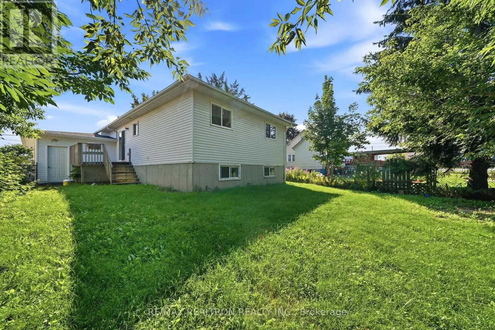414 THE QUEENSWAY ROAD S