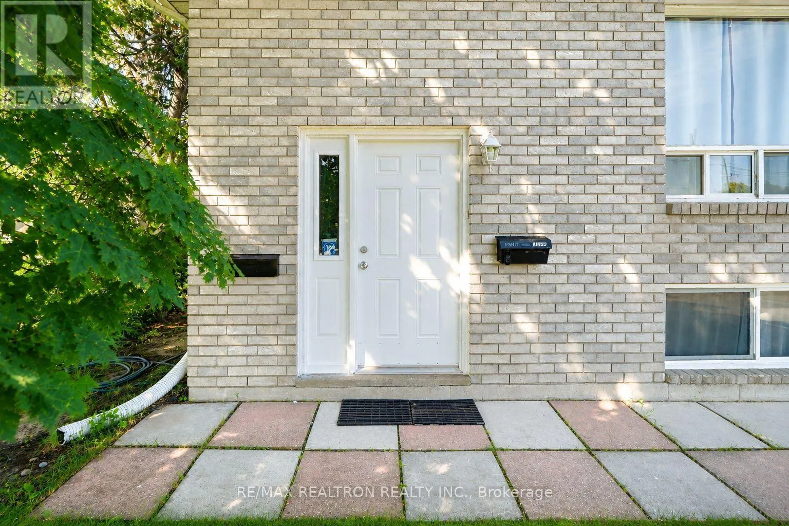 414 THE QUEENSWAY ROAD S