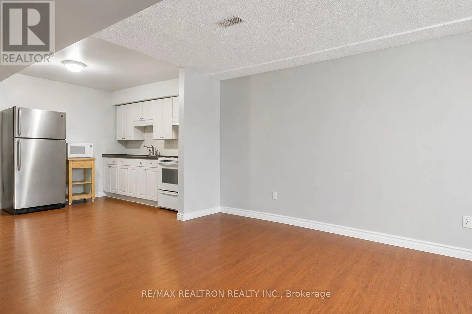 414 THE QUEENSWAY ROAD S