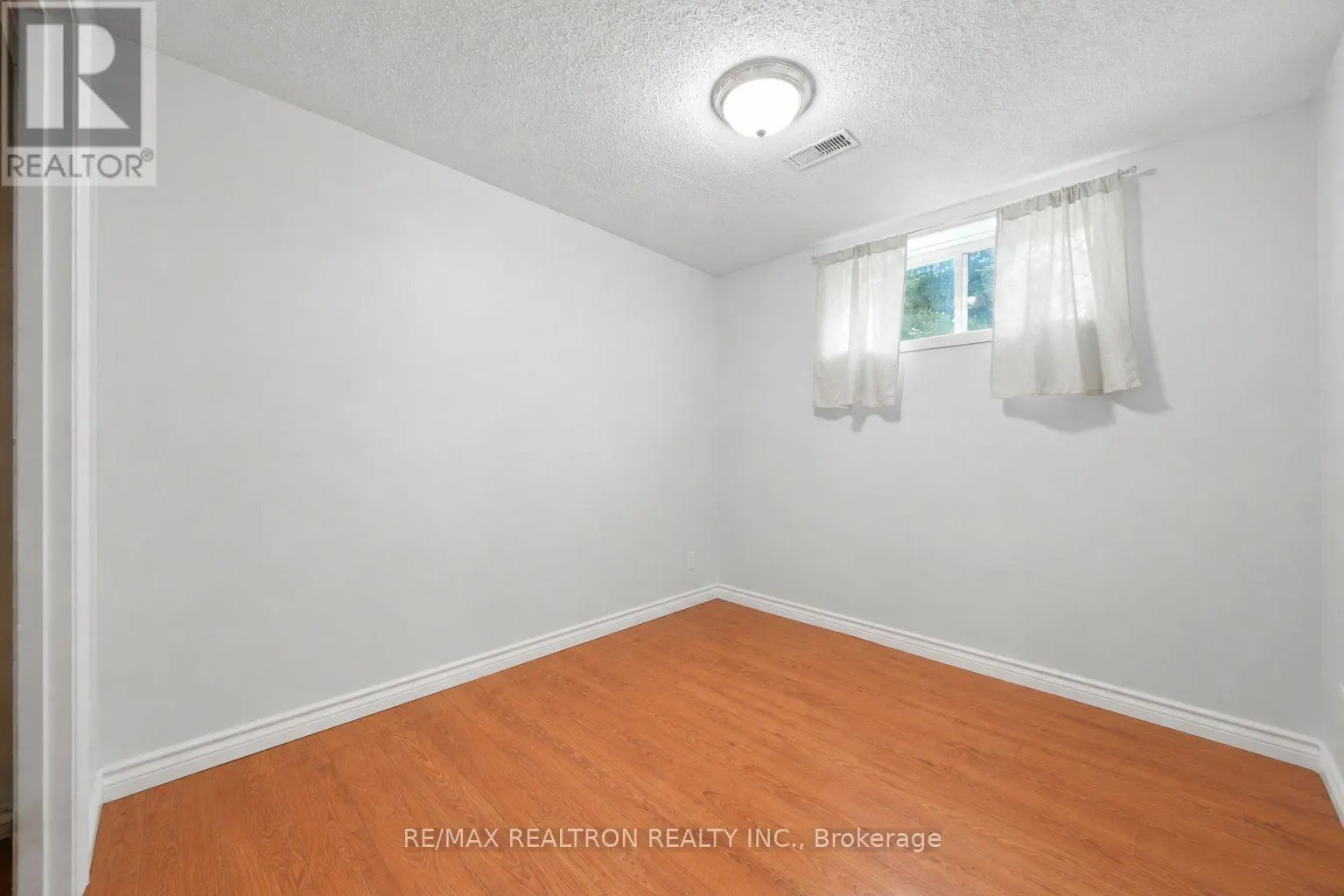 414 THE QUEENSWAY ROAD S