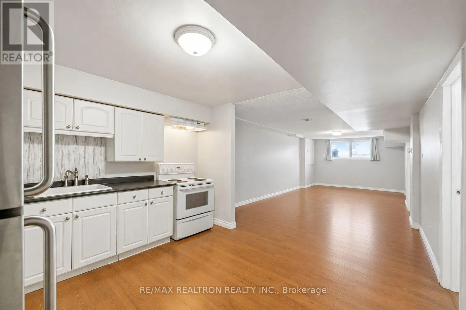 414 THE QUEENSWAY ROAD S