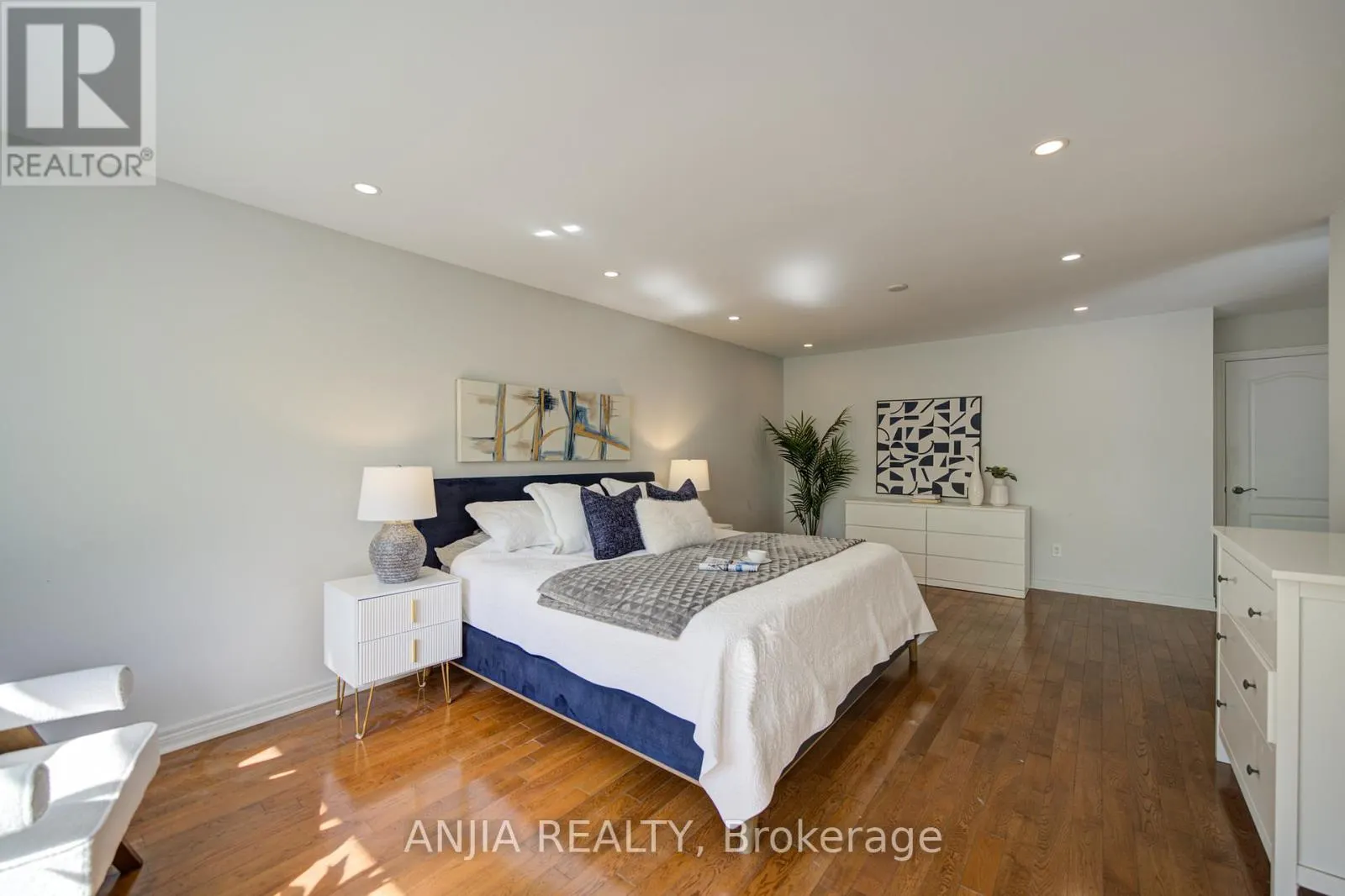 132 ESTATE GARDEN DRIVE