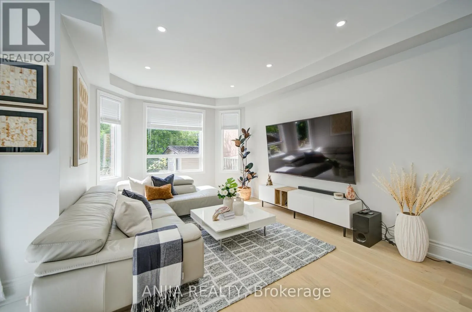 132 ESTATE GARDEN DRIVE