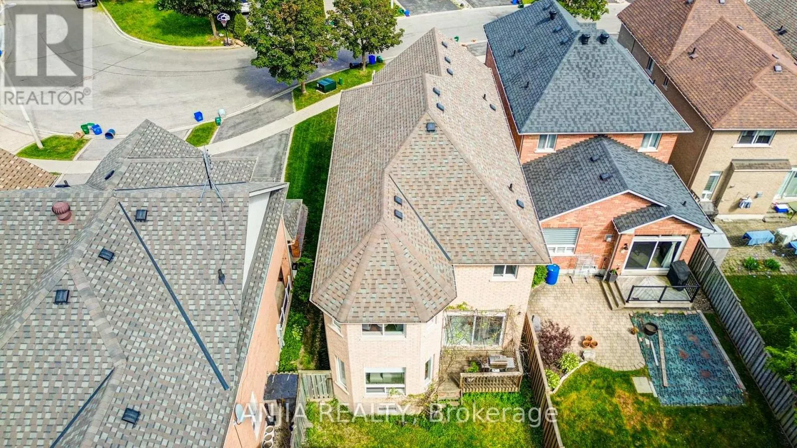 132 ESTATE GARDEN DRIVE