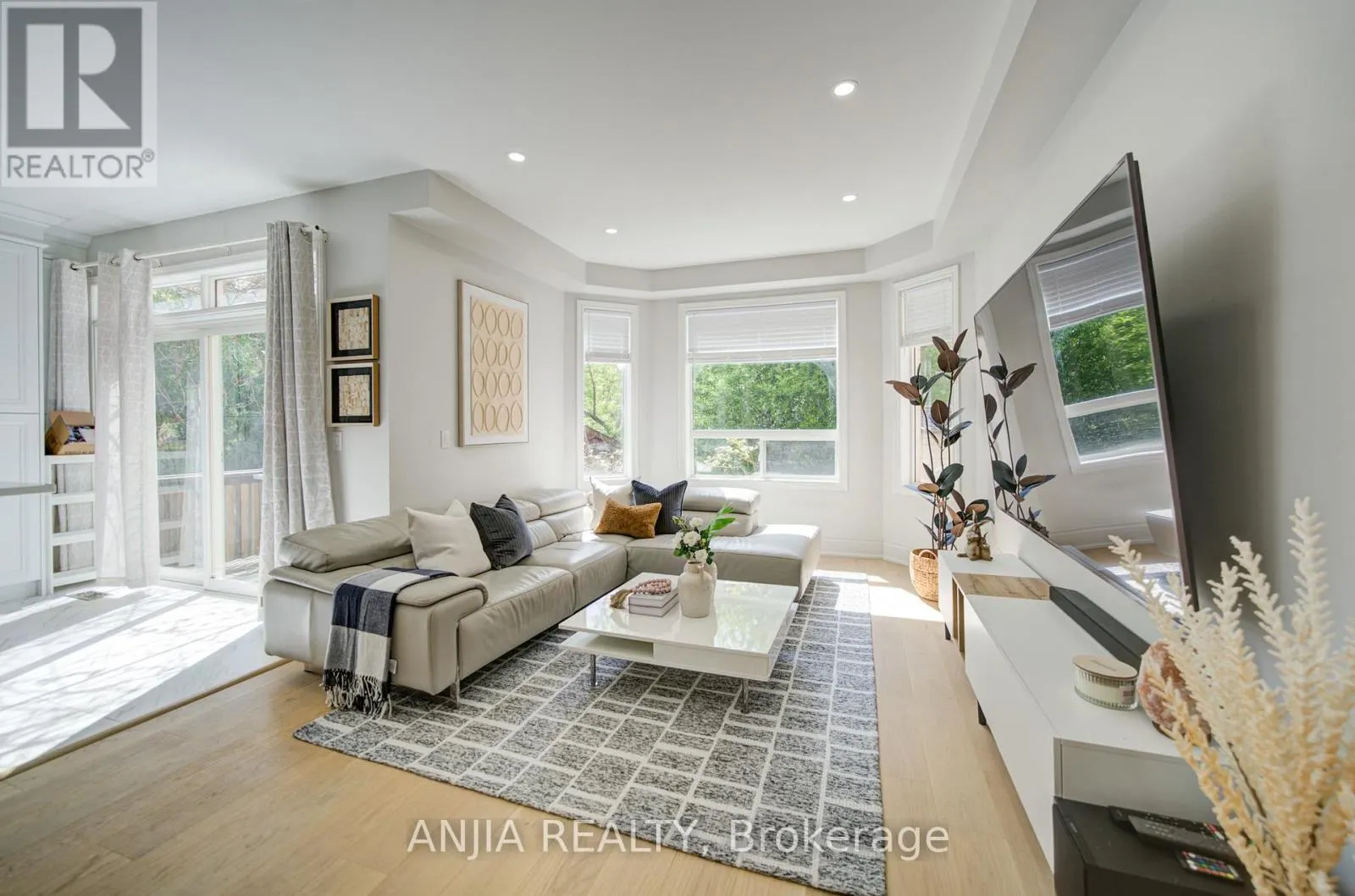 132 ESTATE GARDEN DRIVE