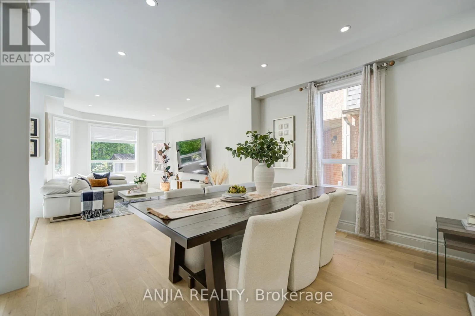 132 ESTATE GARDEN DRIVE