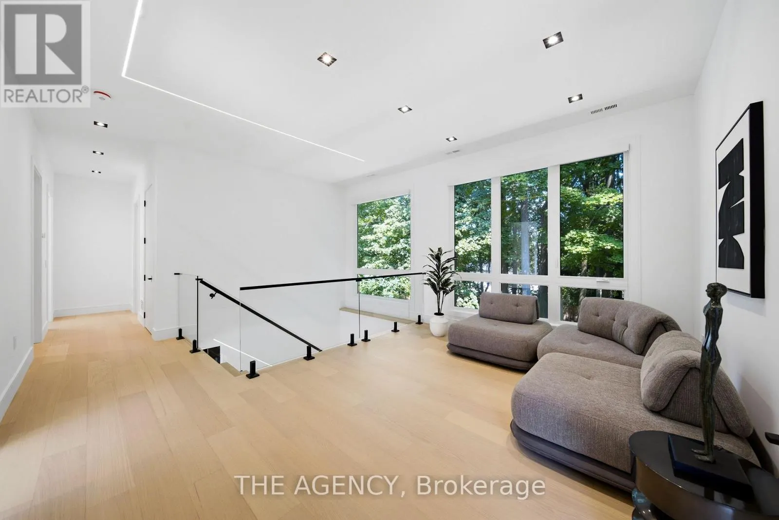 193 BEECHWOOD CRESCENT