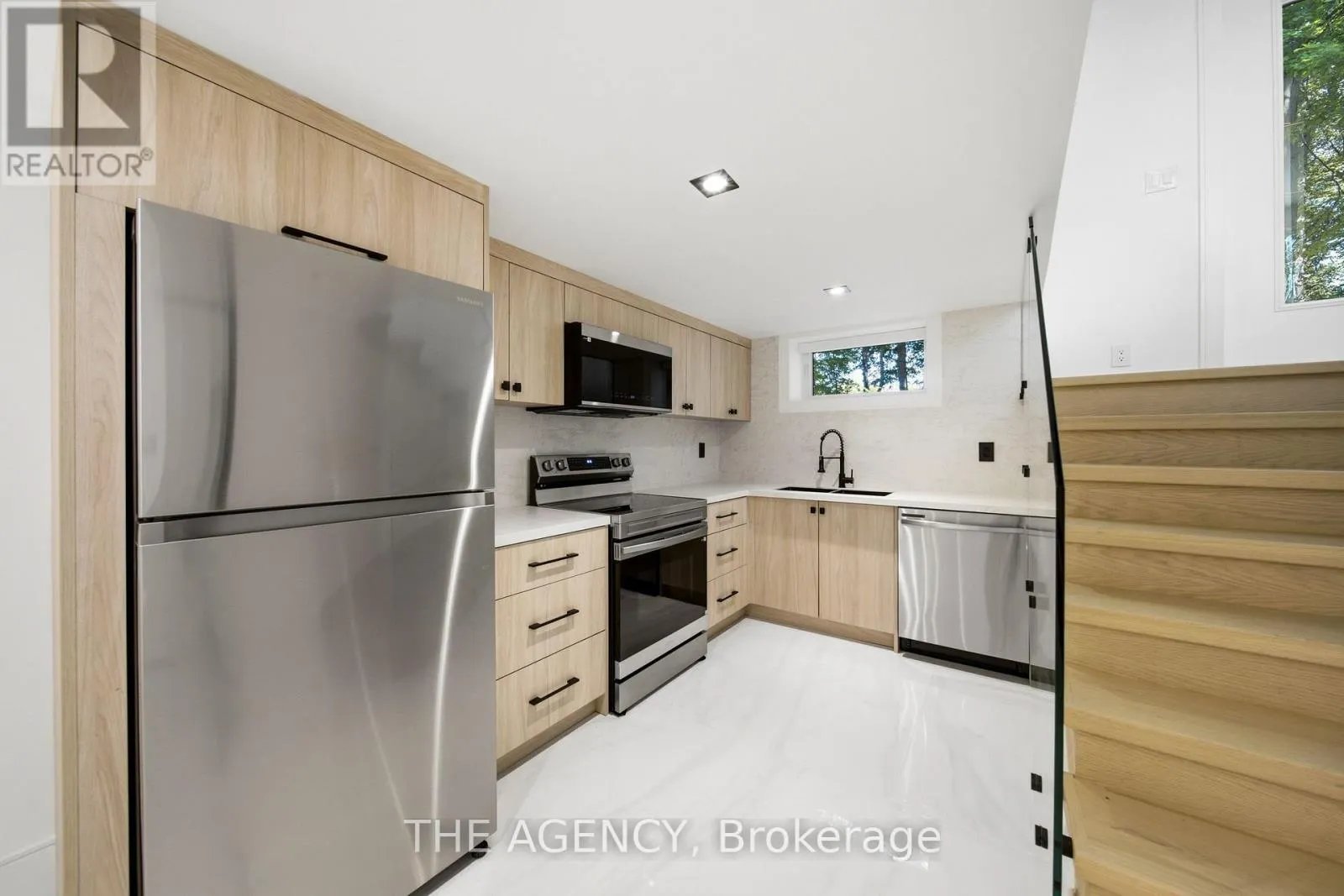 193 BEECHWOOD CRESCENT