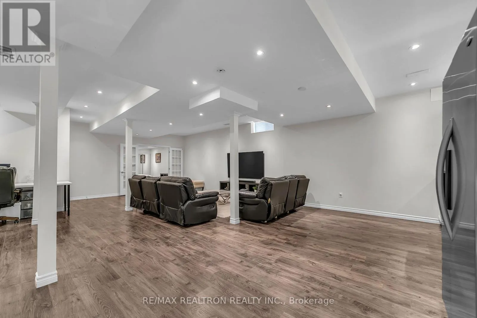 20 ROCK ELM COURT