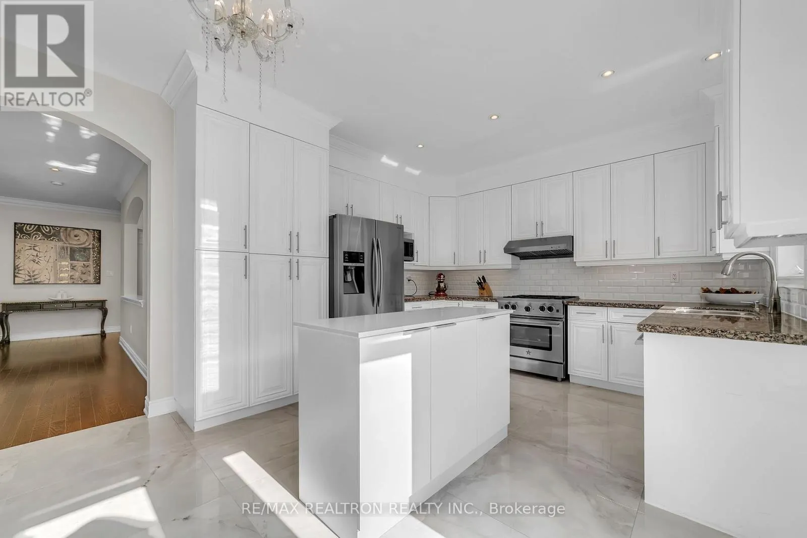 20 ROCK ELM COURT