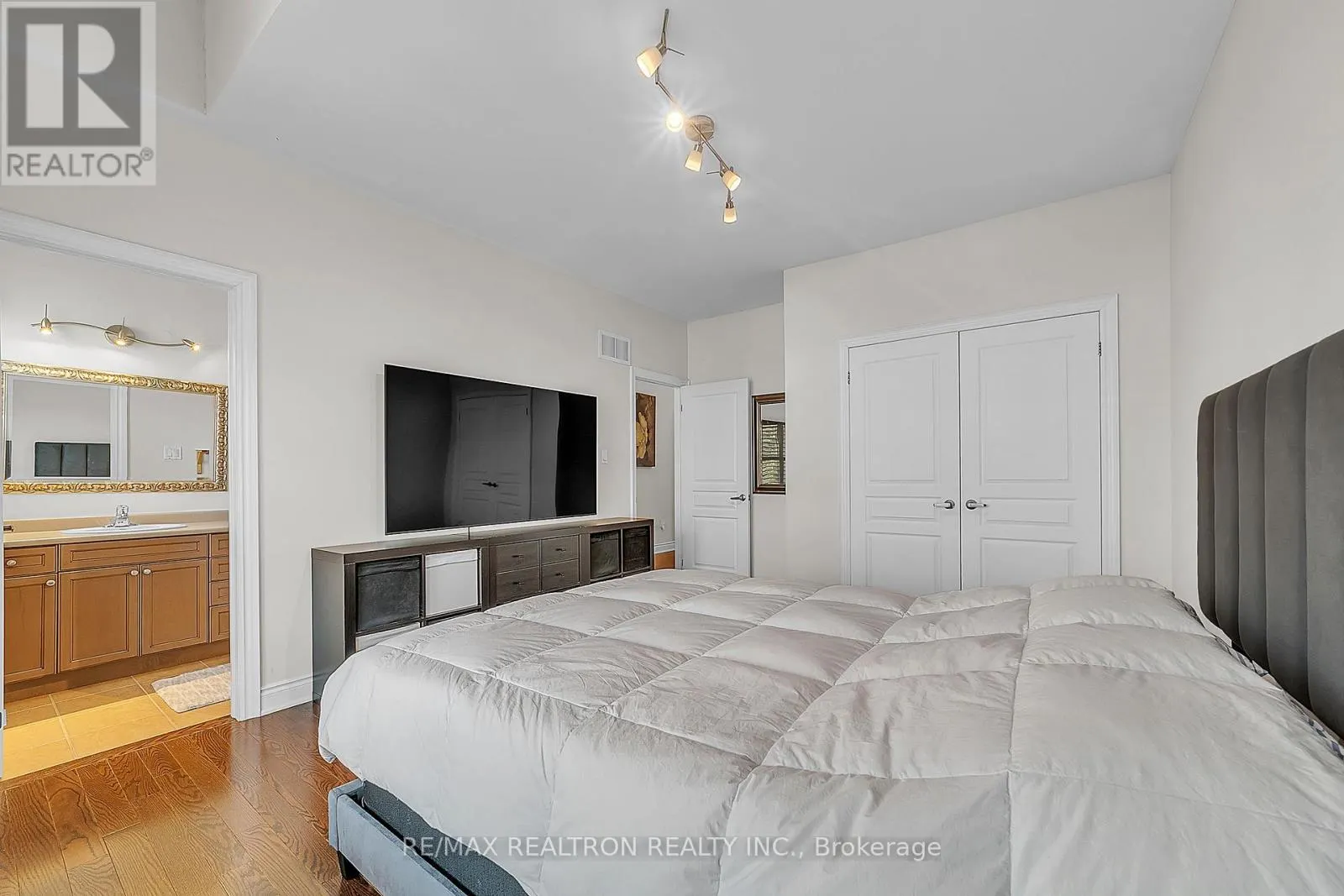 20 ROCK ELM COURT