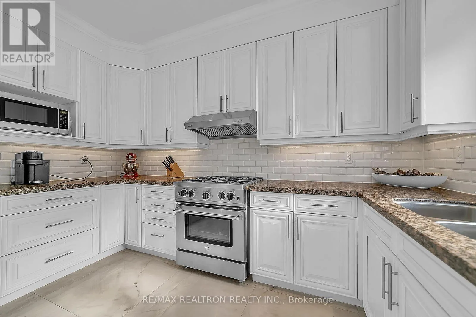 20 ROCK ELM COURT