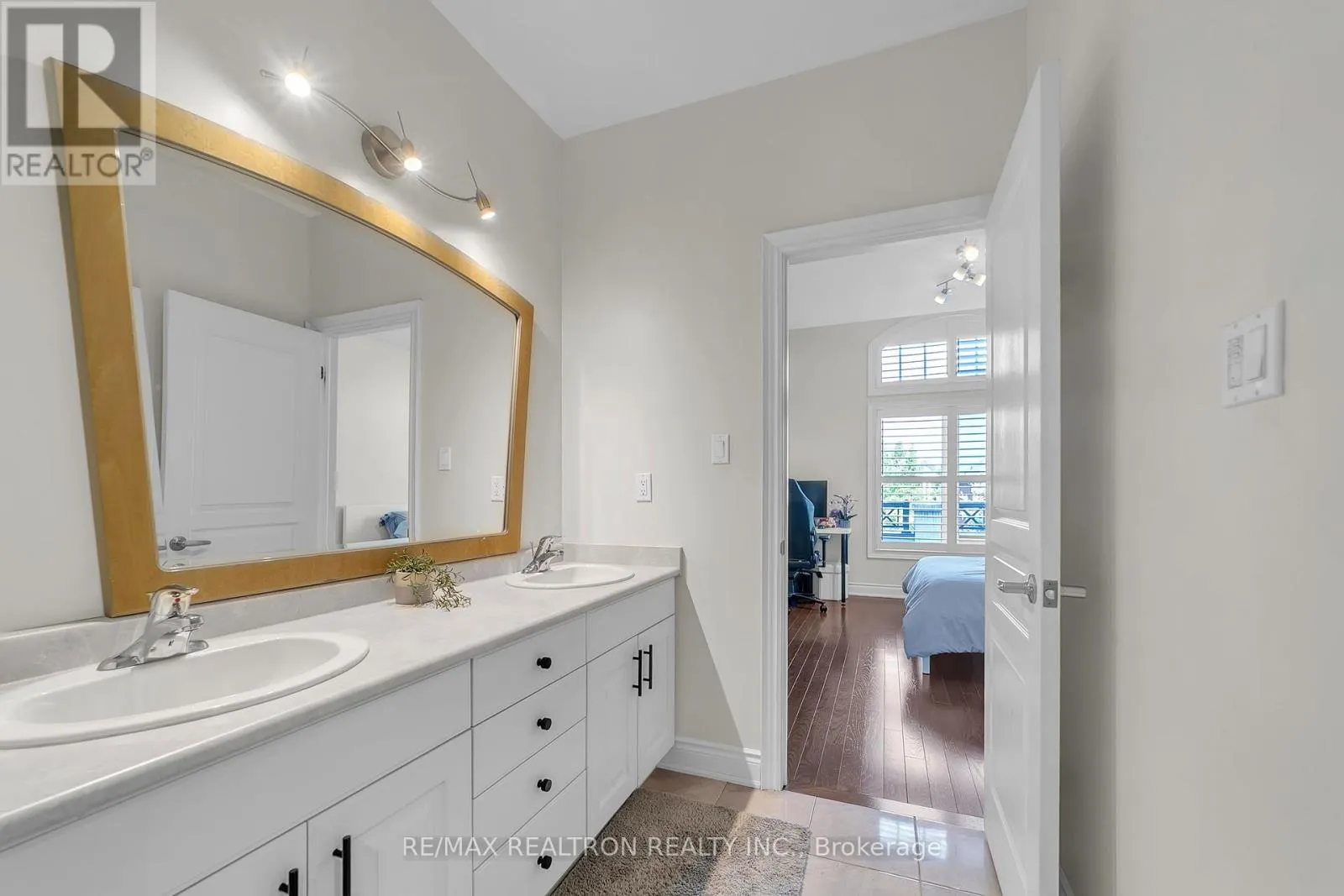 20 ROCK ELM COURT