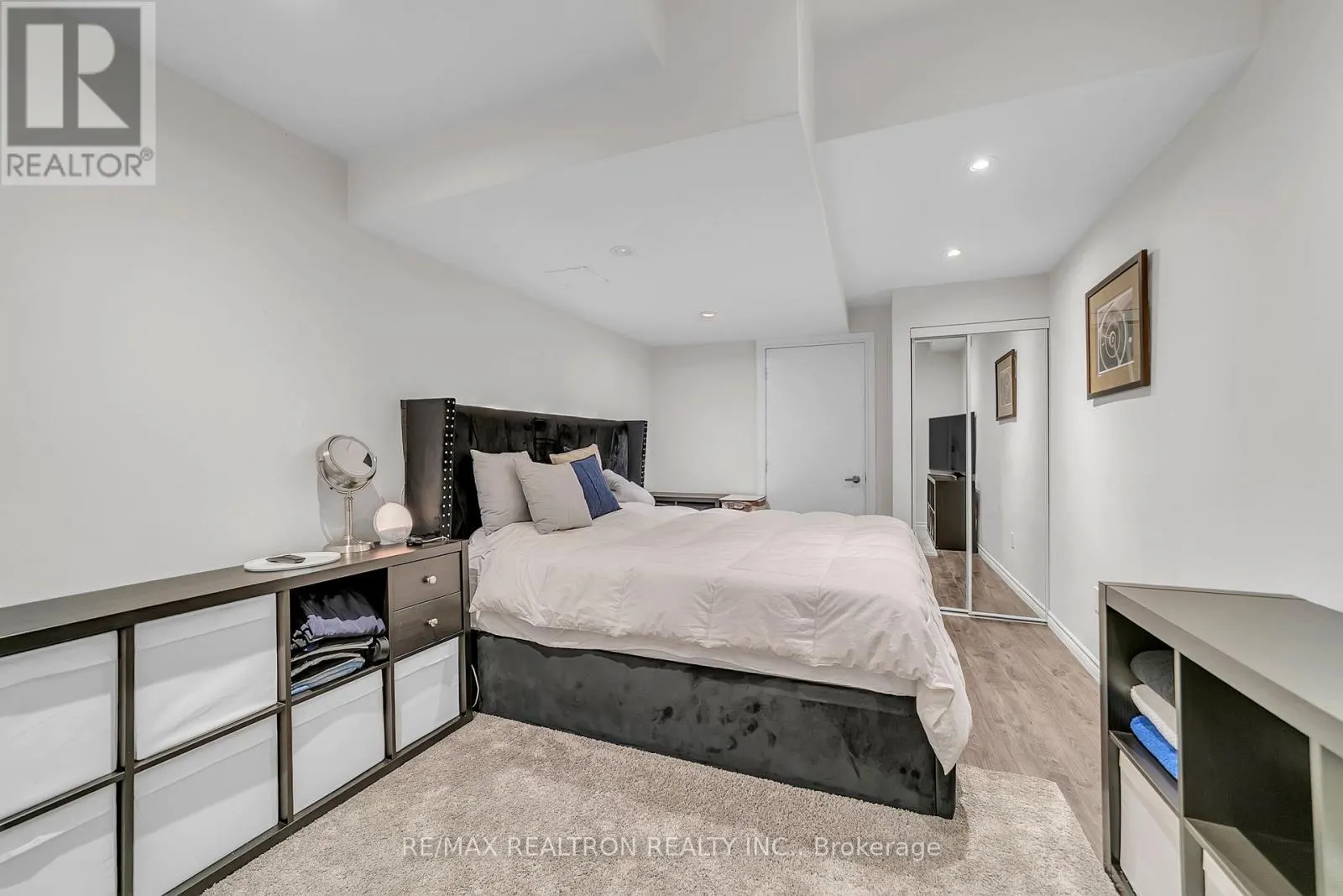 20 ROCK ELM COURT