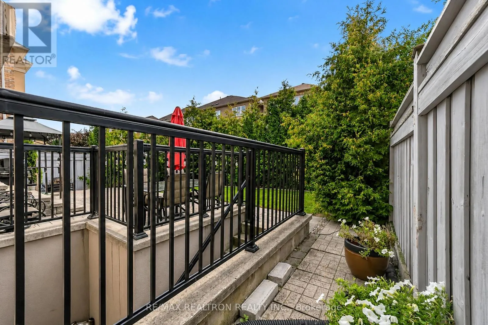 20 ROCK ELM COURT