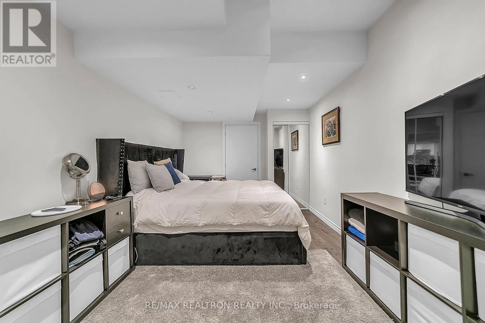 20 ROCK ELM COURT