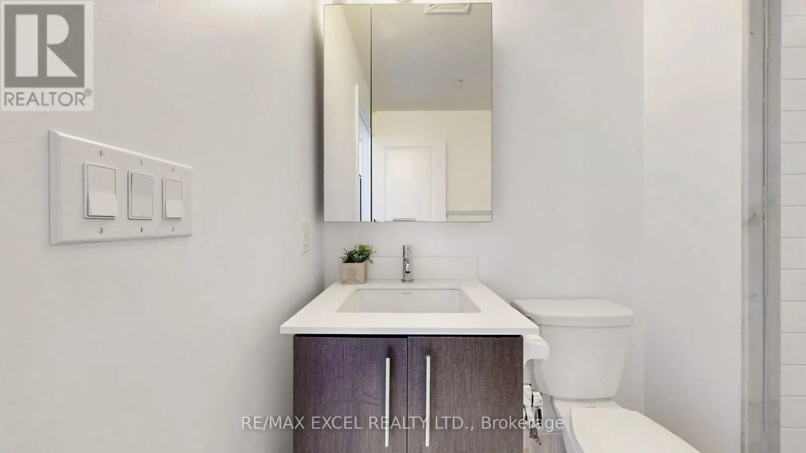 1208 - 55 ONEIDA CRESCENT