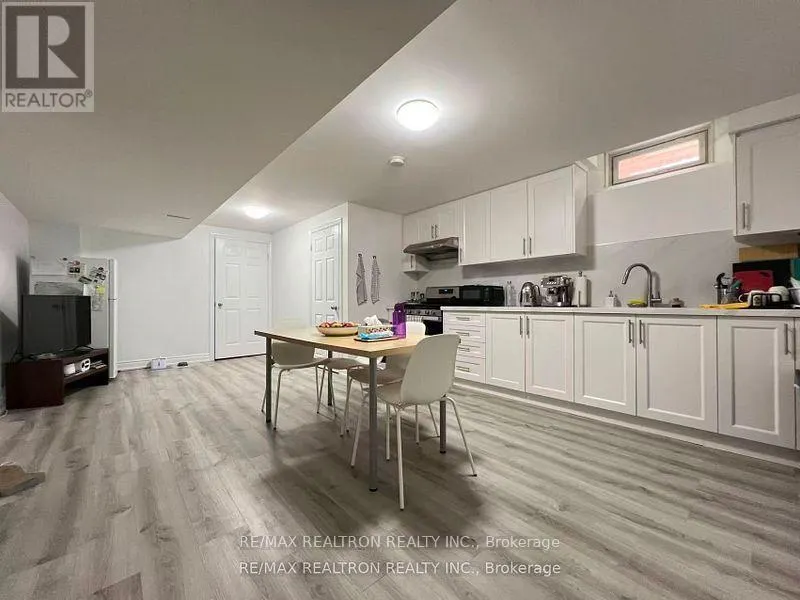 LOWER - 8 QUEEN ISABELLA CRESCENT