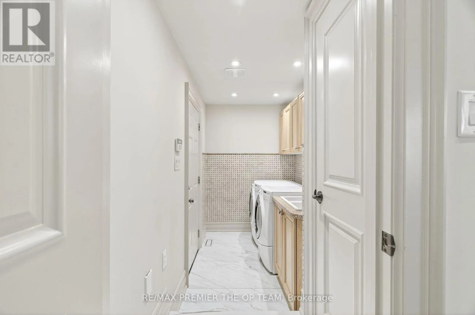 24 GRAND VELLORE CRESCENT