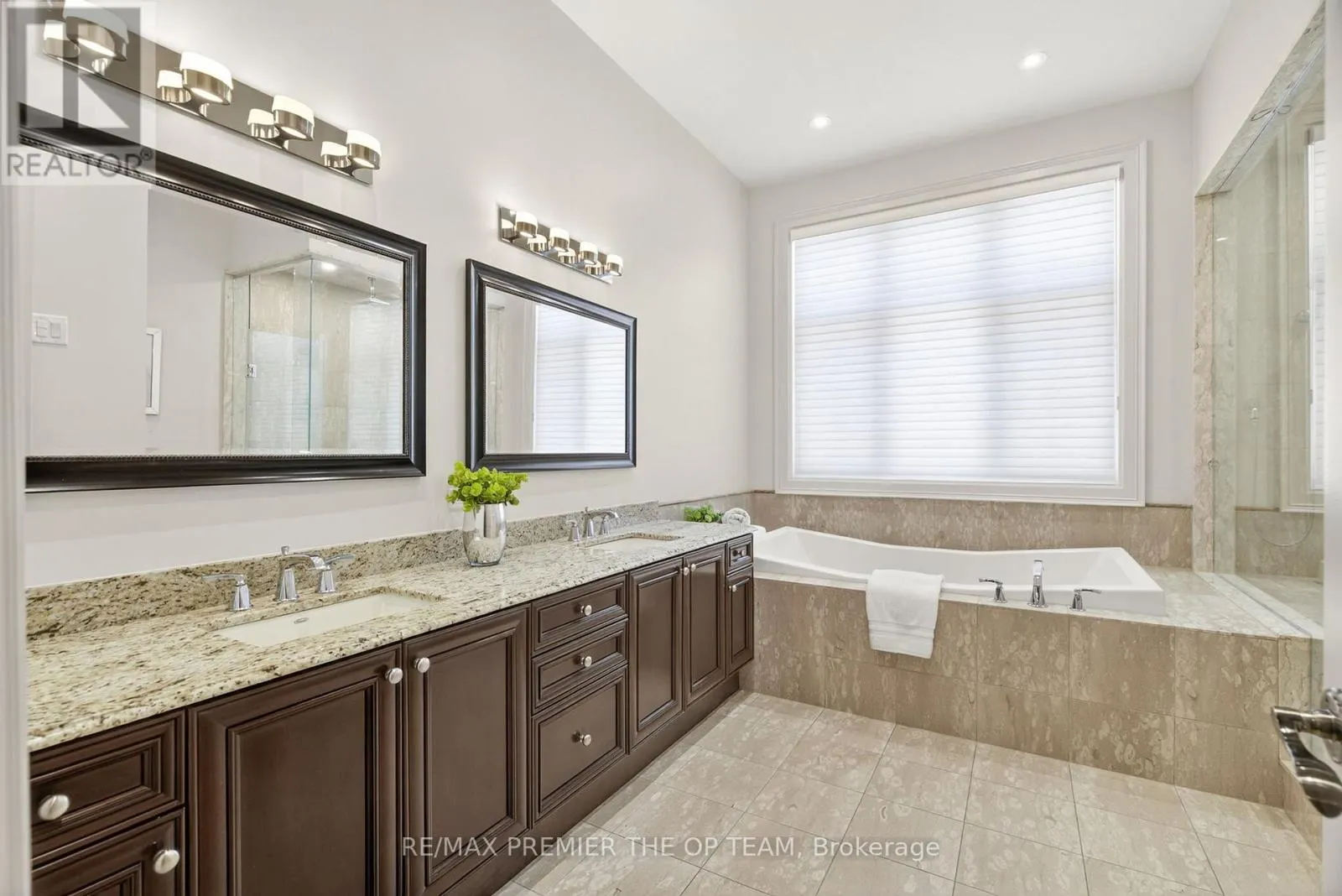 24 GRAND VELLORE CRESCENT