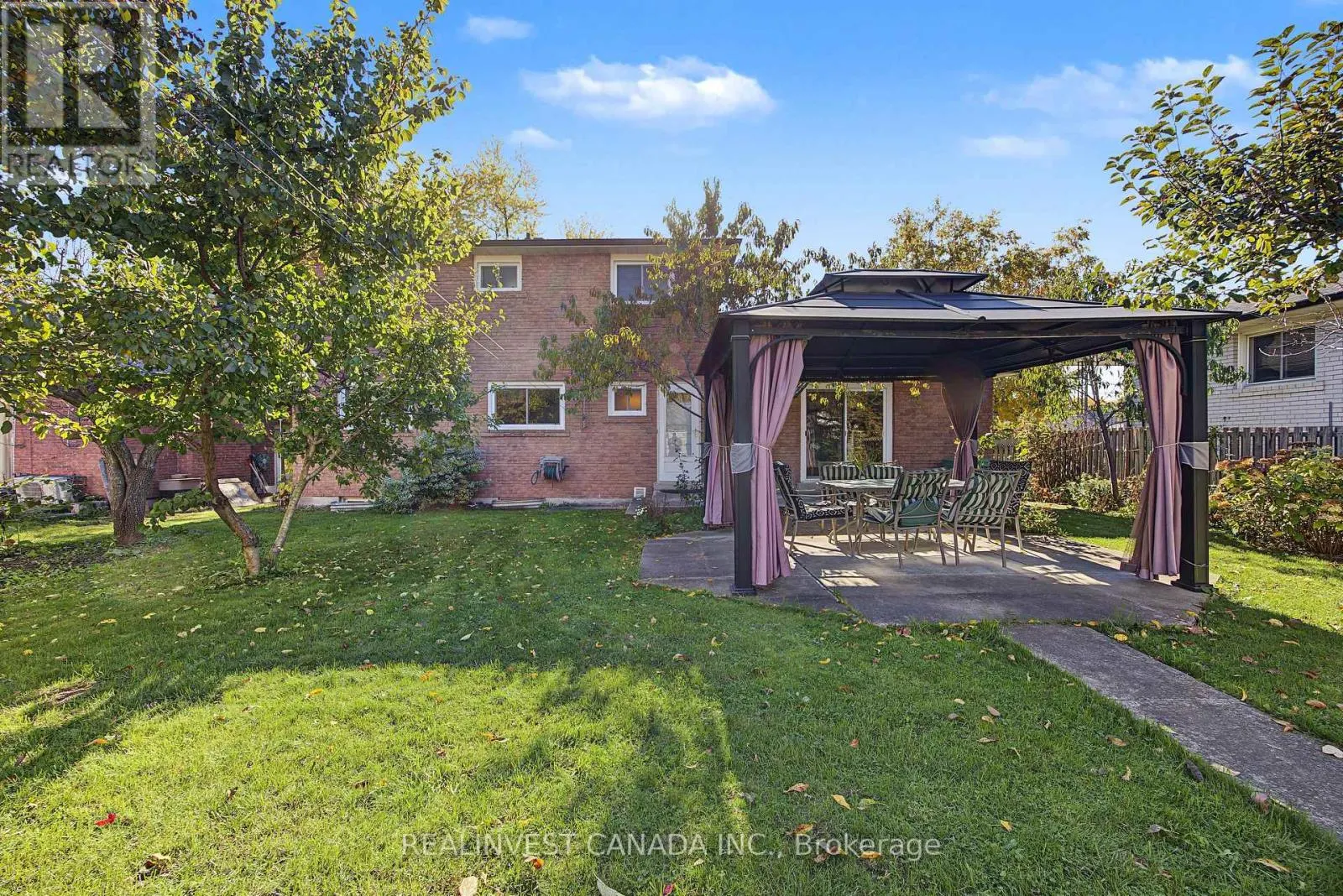 196 WELDRICK ROAD W