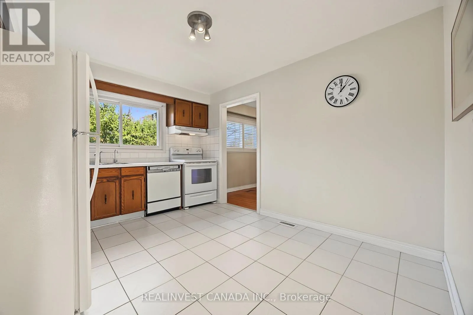 196 WELDRICK ROAD W