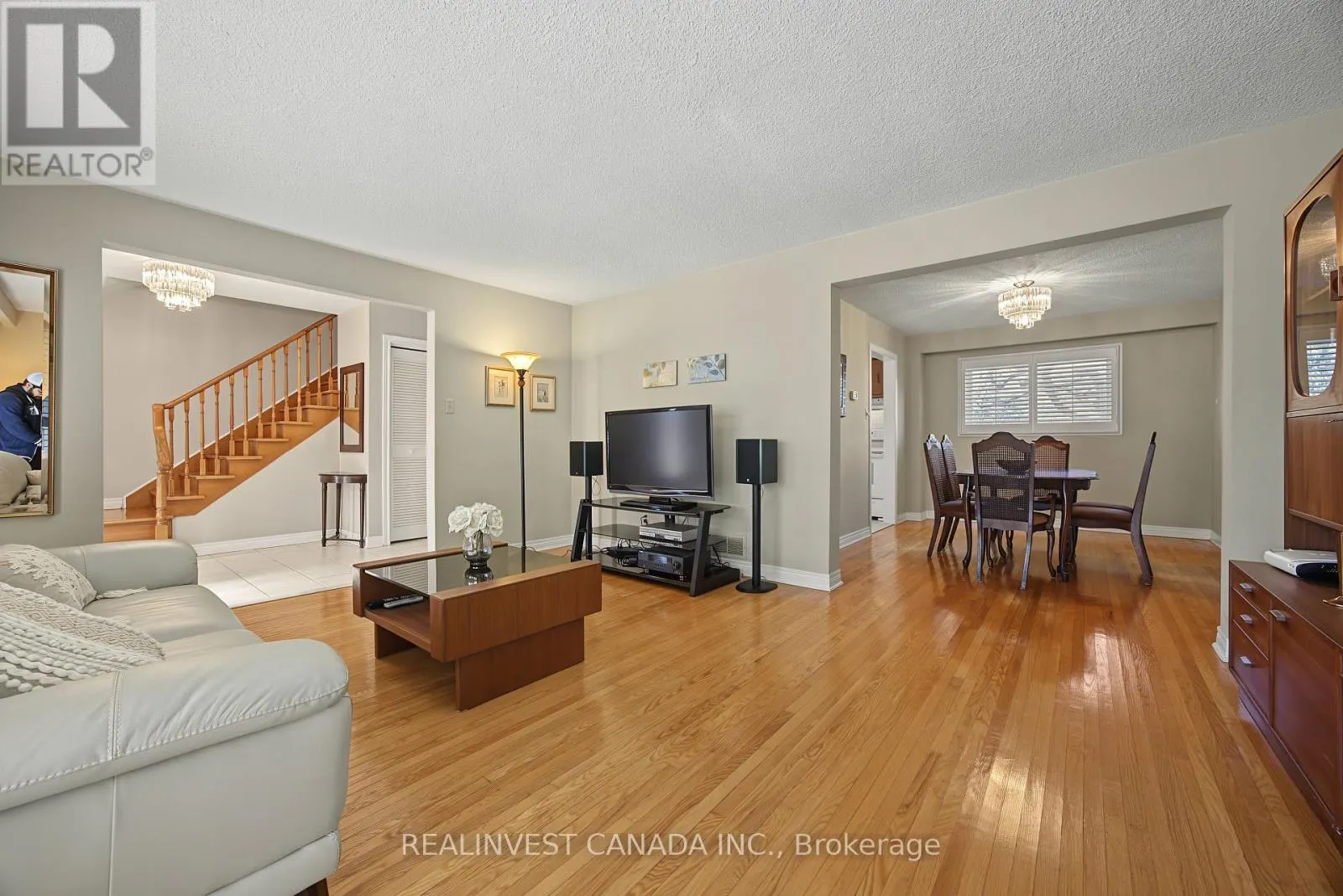196 WELDRICK ROAD W