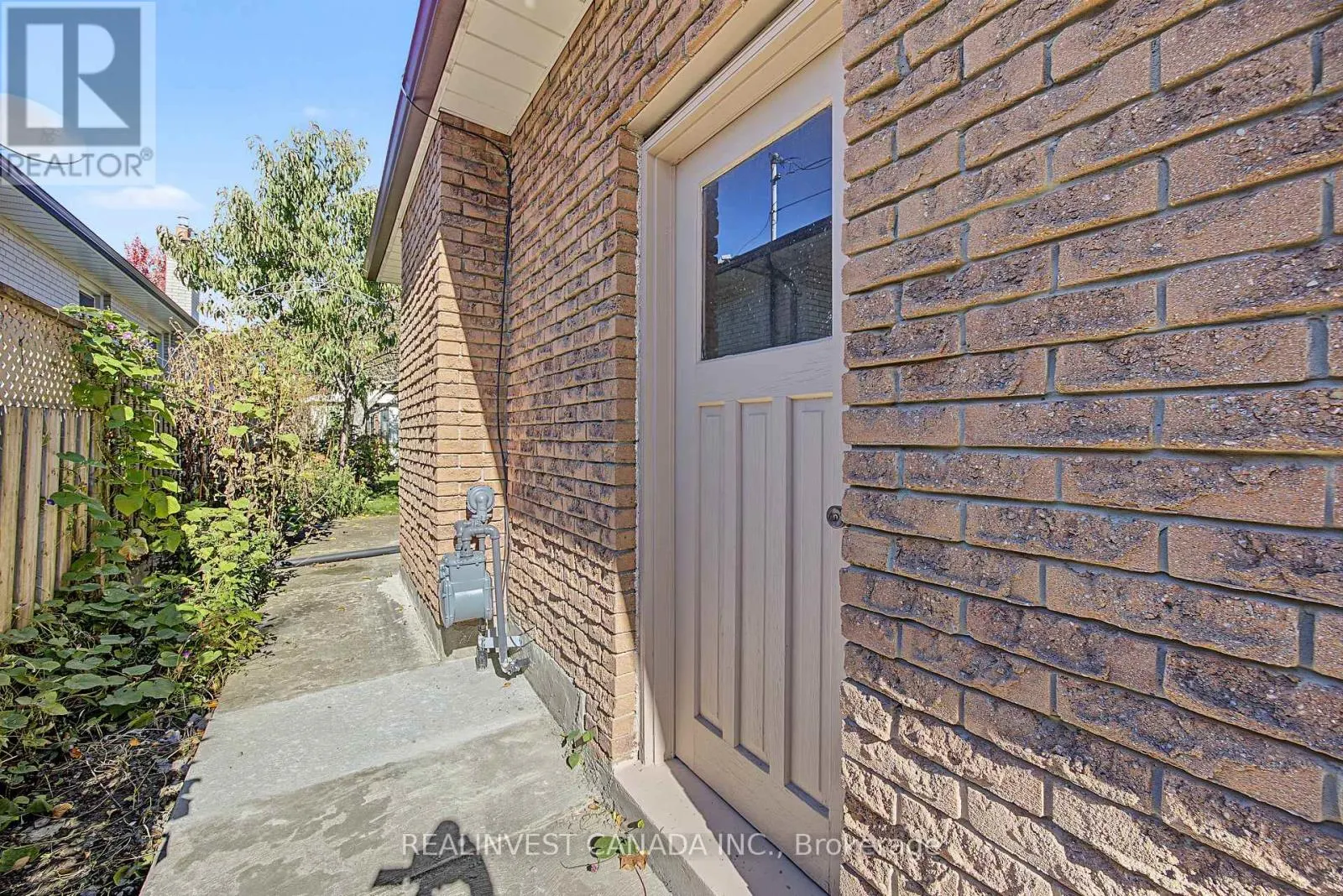 196 WELDRICK ROAD W