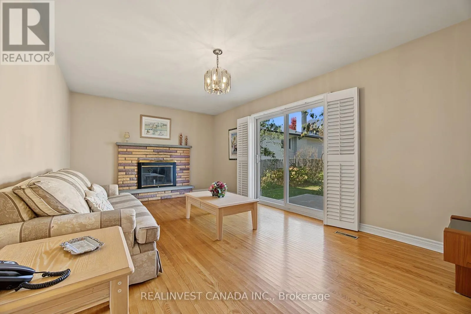 196 WELDRICK ROAD W