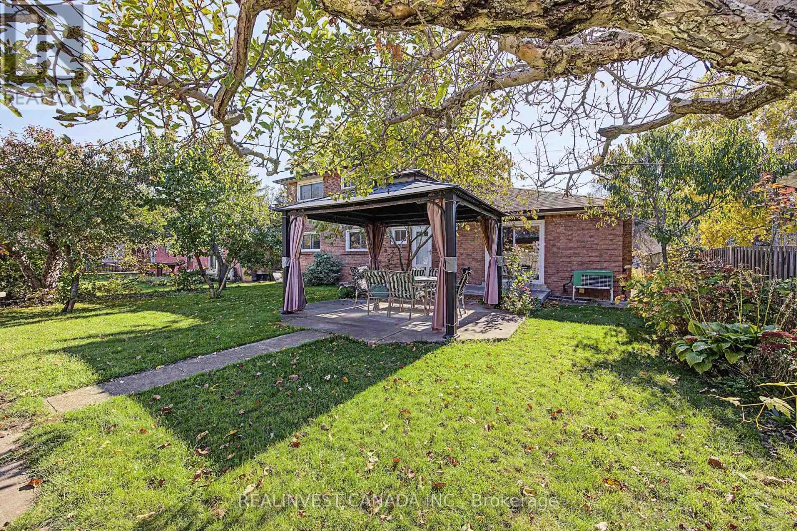 196 WELDRICK ROAD W