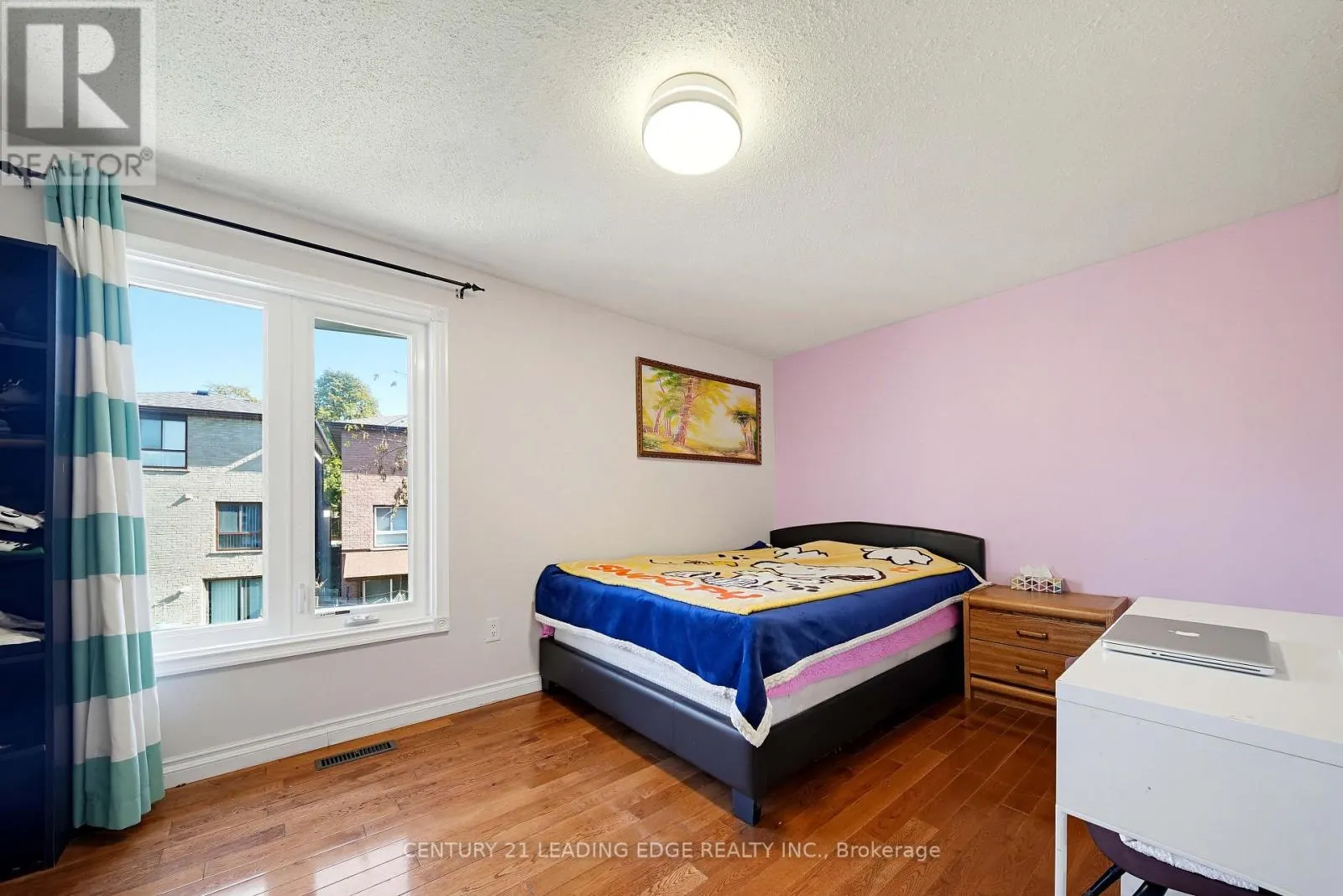 25 CROXLEY GREEN
