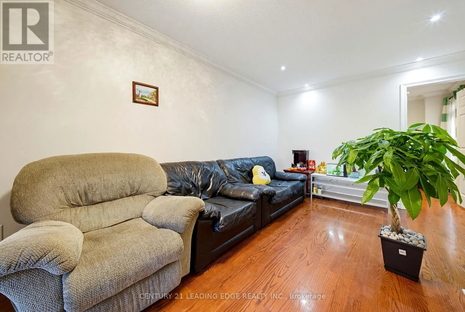 25 CROXLEY GREEN