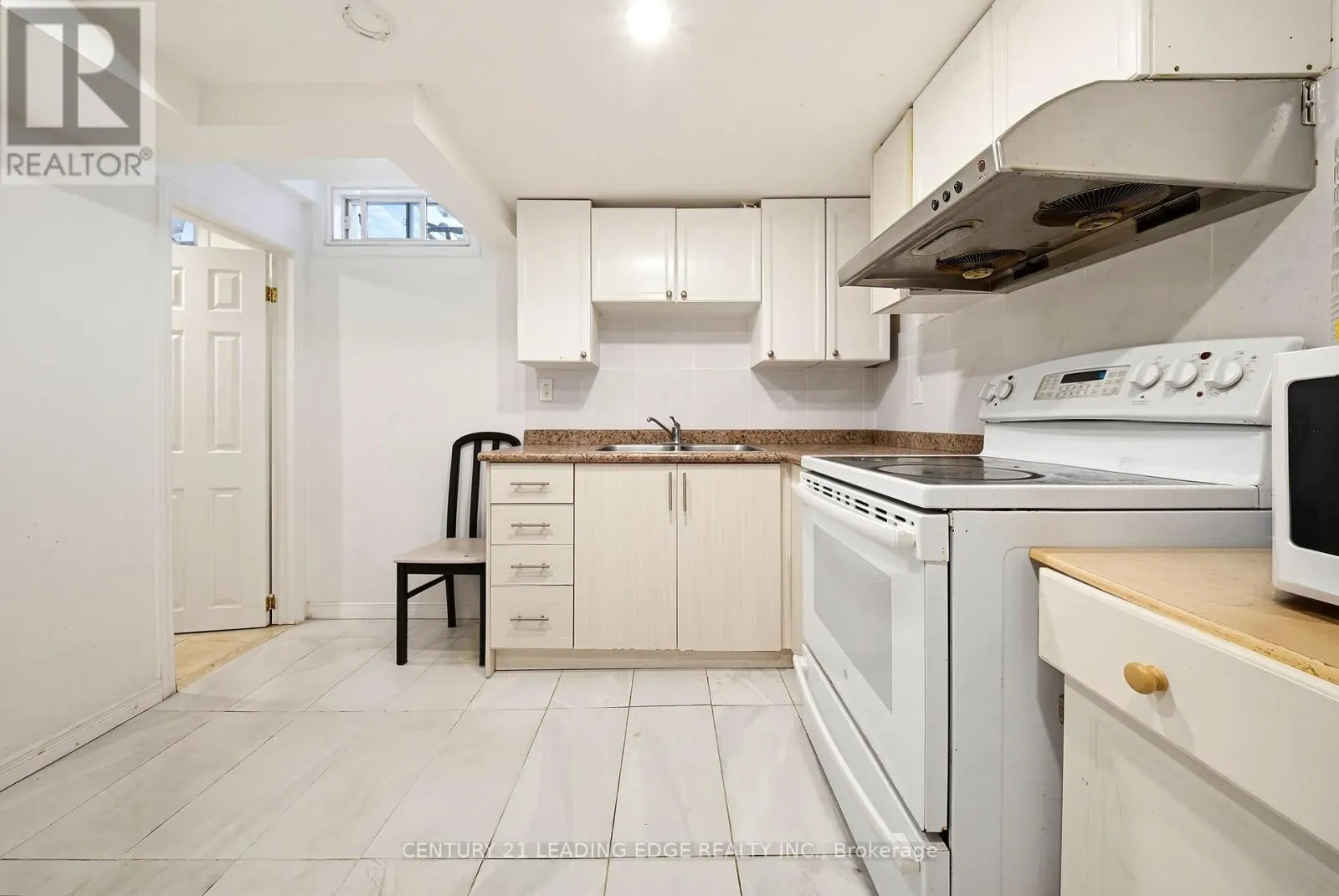 25 CROXLEY GREEN