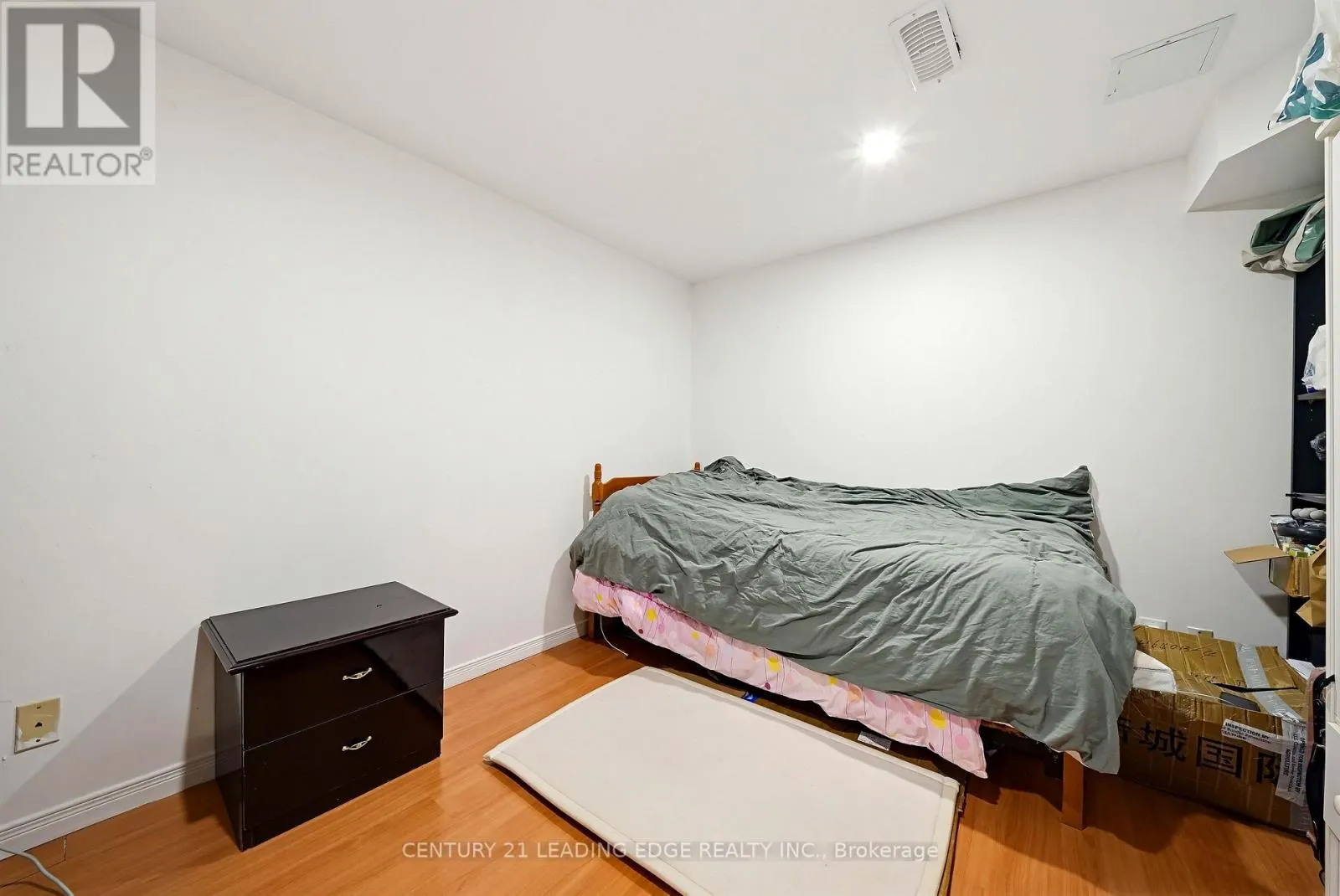 25 CROXLEY GREEN