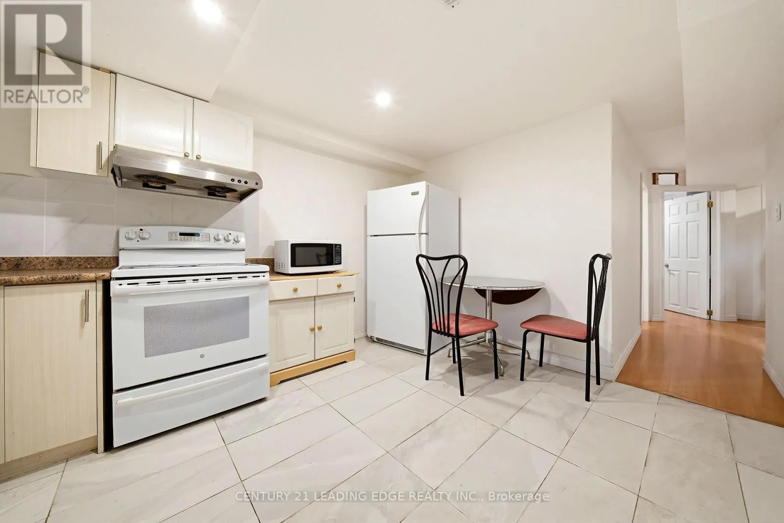 25 CROXLEY GREEN
