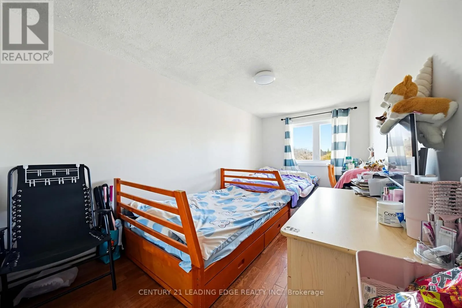 25 CROXLEY GREEN