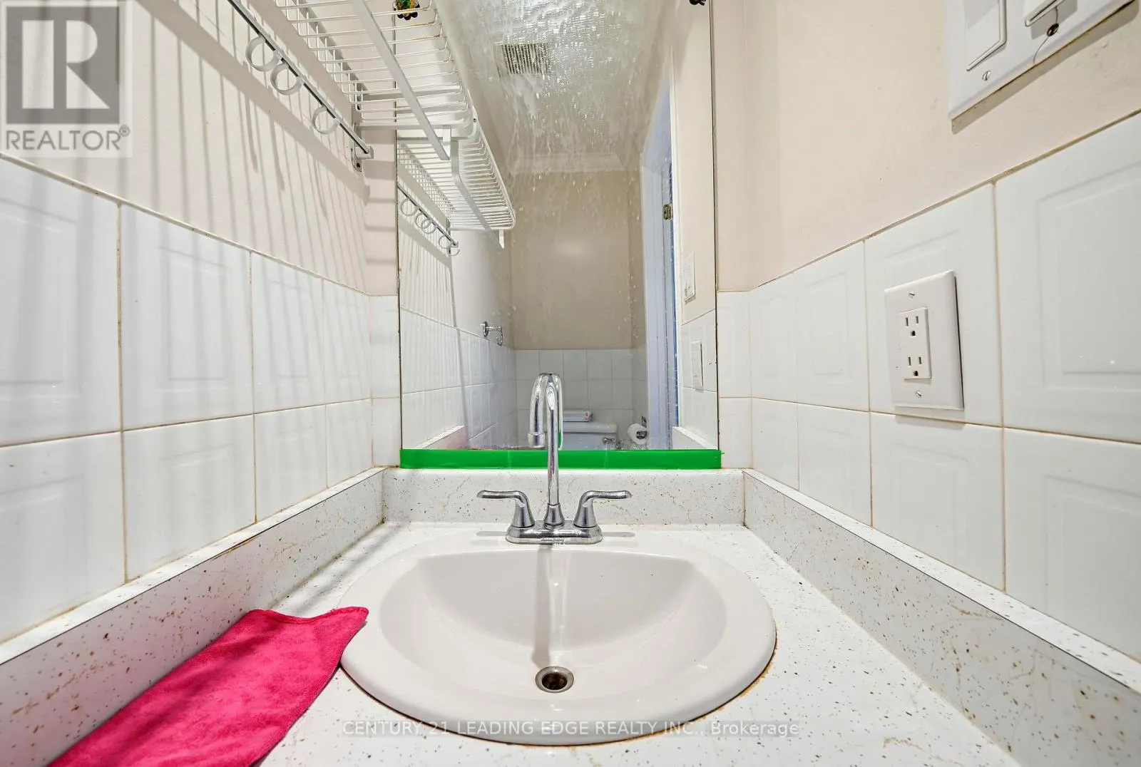 25 CROXLEY GREEN