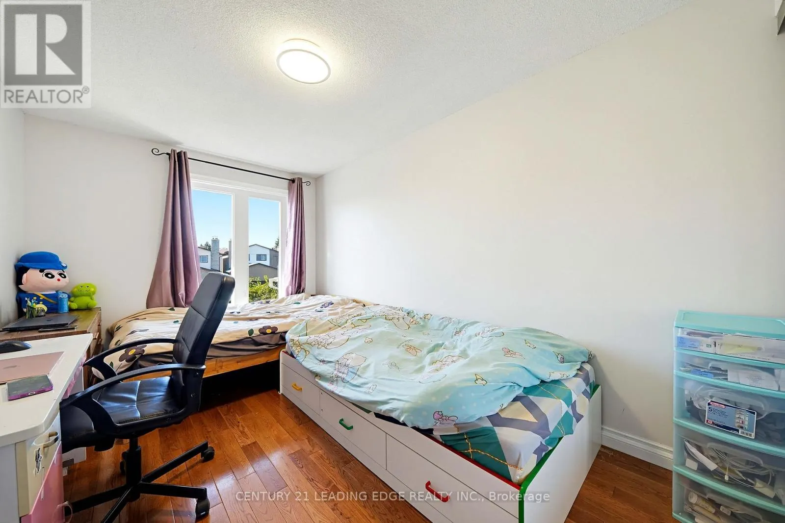 25 CROXLEY GREEN