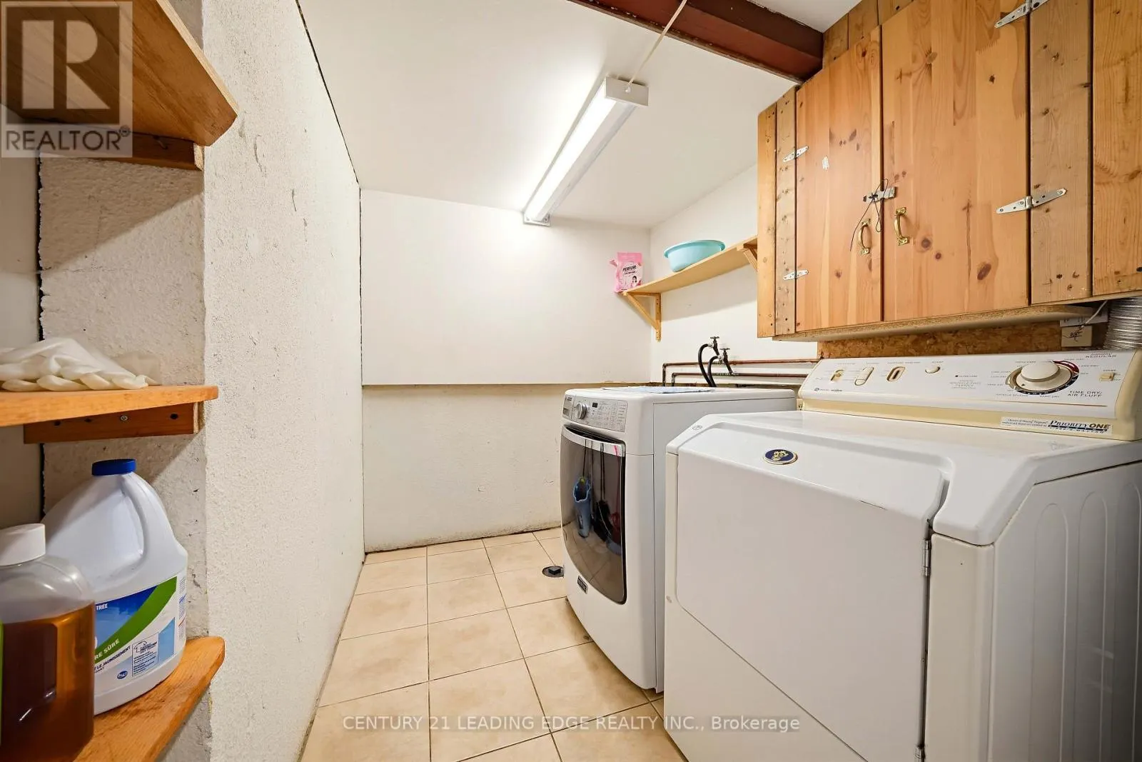 25 CROXLEY GREEN