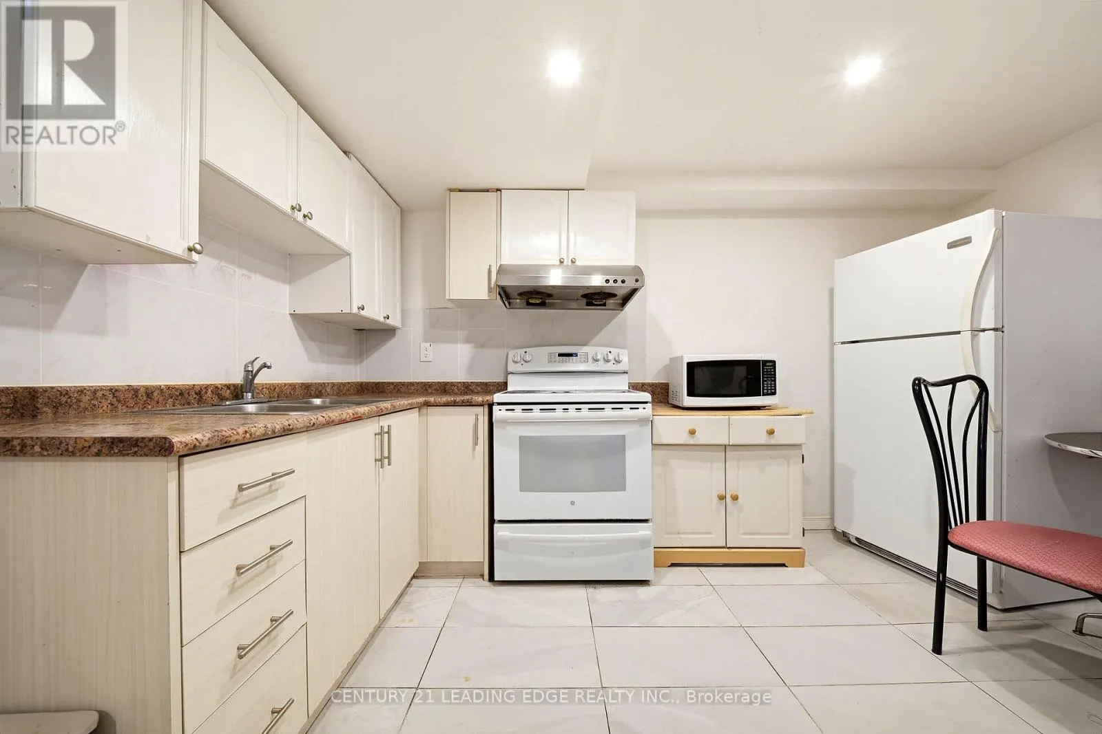 25 CROXLEY GREEN