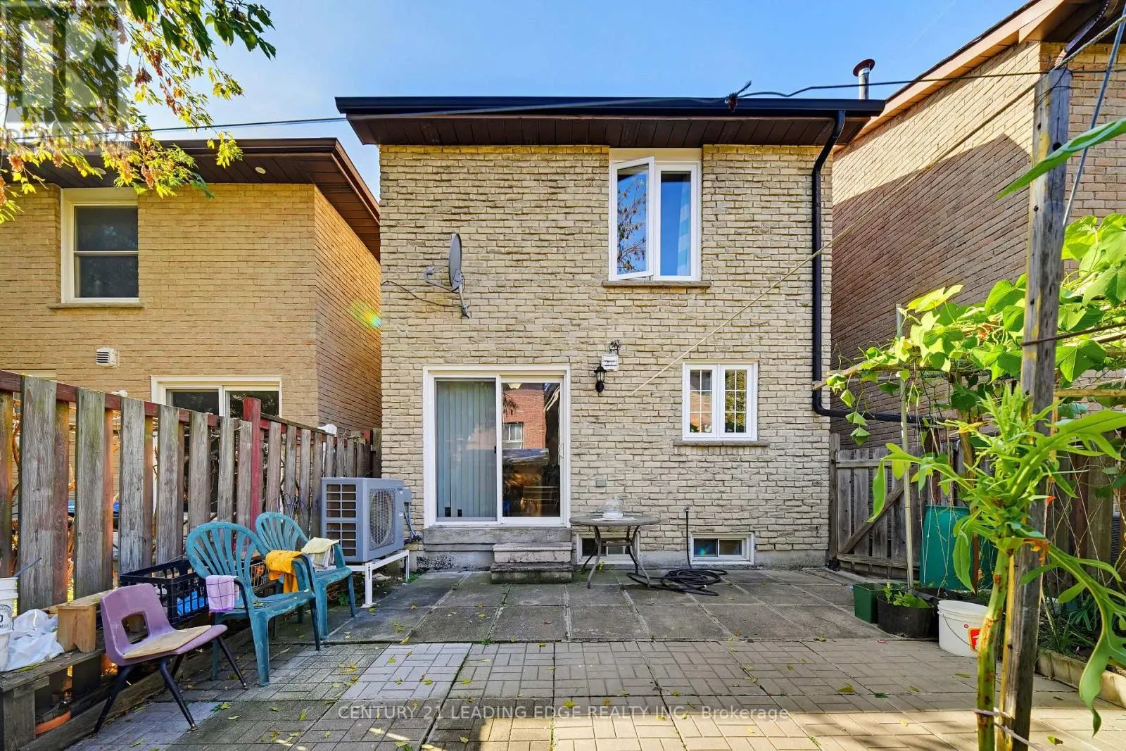 25 CROXLEY GREEN