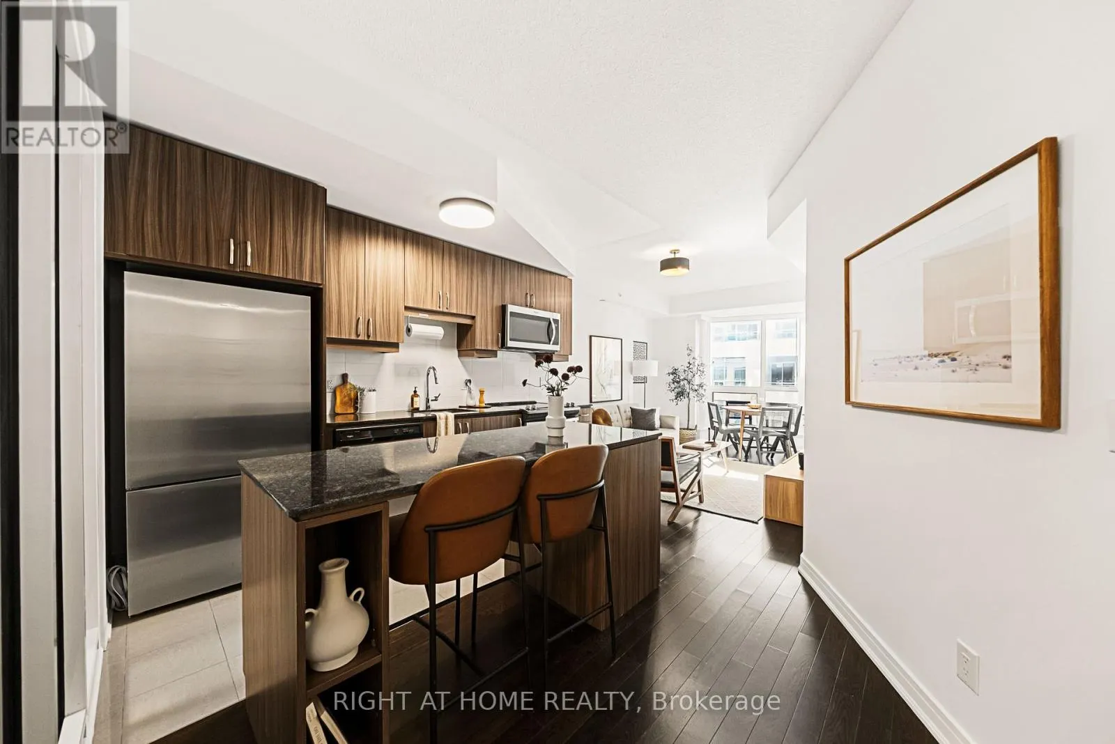 610 - 9201 YONGE STREET