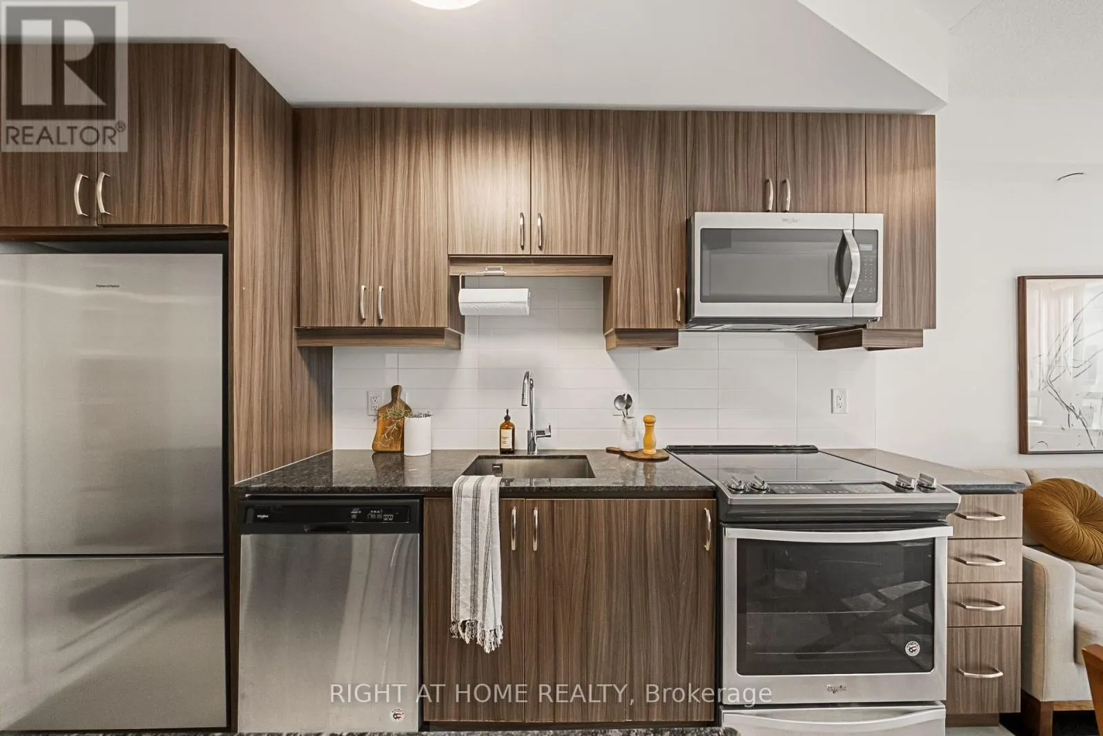 610 - 9201 YONGE STREET