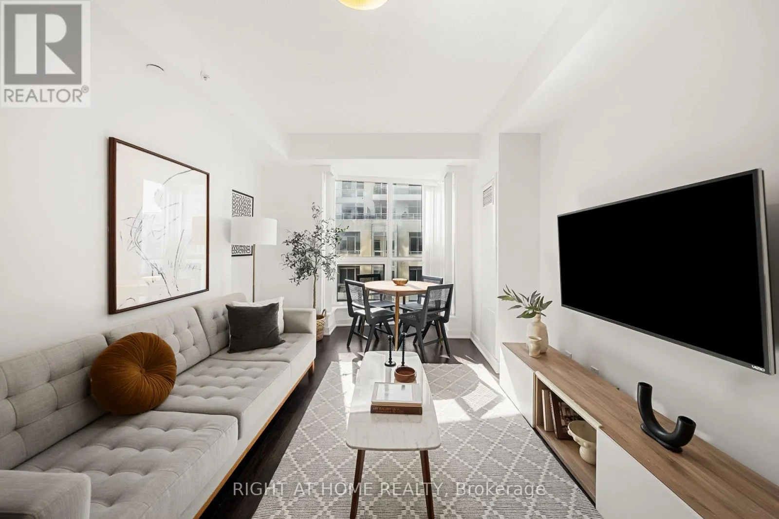 610 - 9201 YONGE STREET