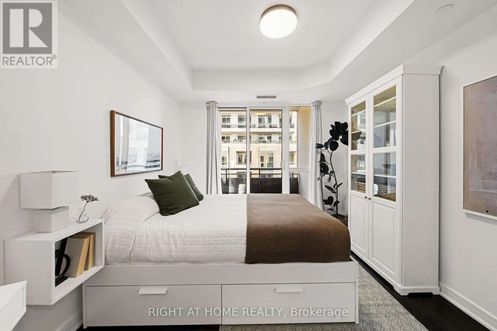 610 - 9201 YONGE STREET