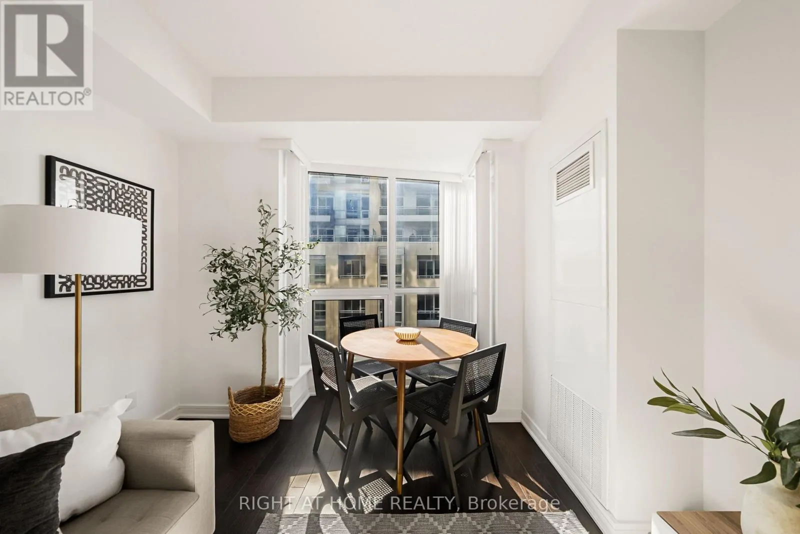 610 - 9201 YONGE STREET